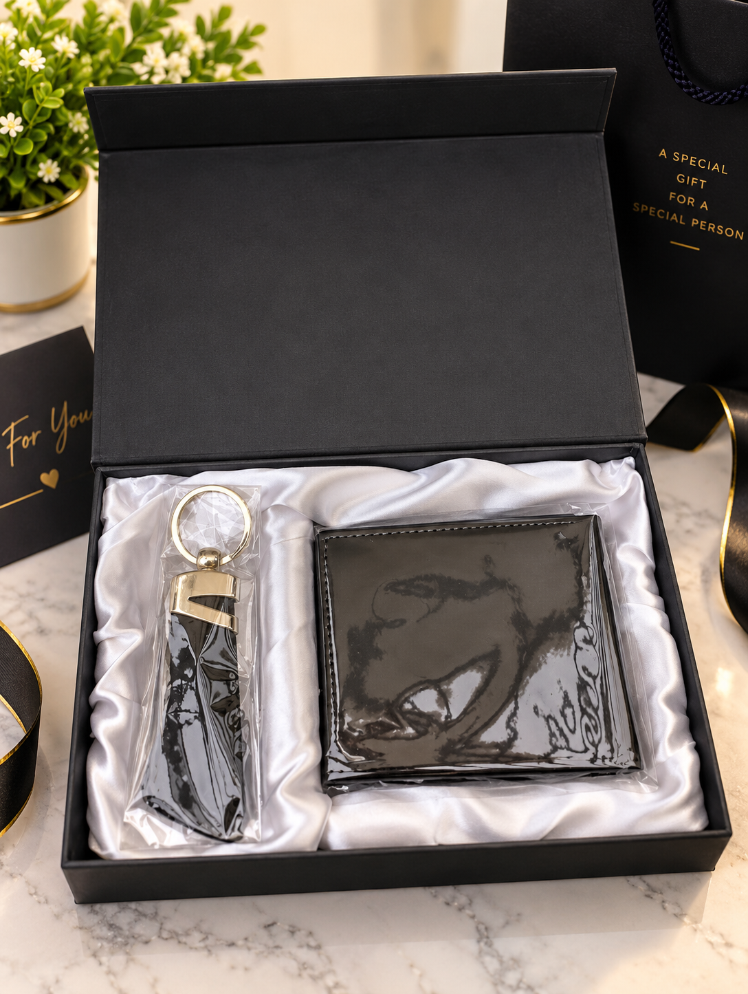 Bifold Wallet with Keyring in Elegant Gift Box