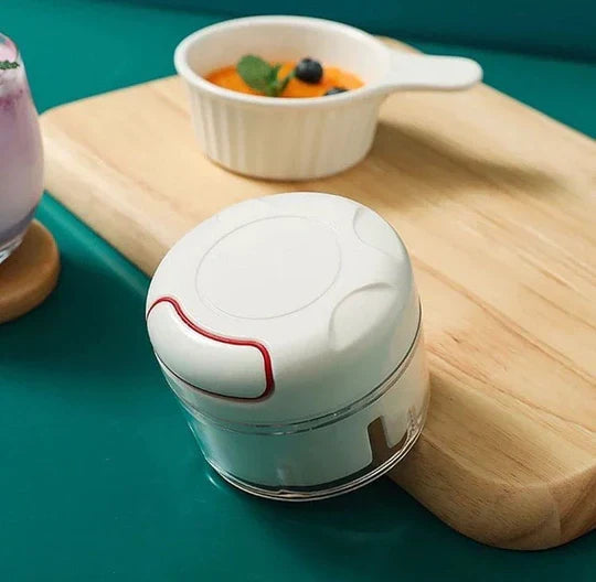Compact Hand-Powered Vegetable & Meat Mincer with Comfort Grip Handle